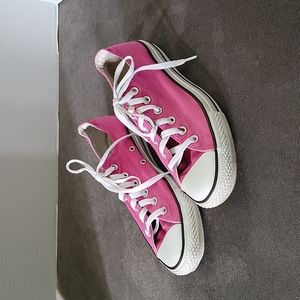 Converse women's size 10 pink sneakers